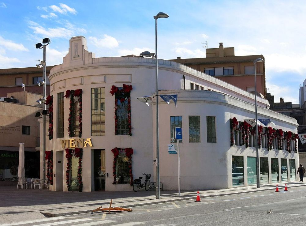 File:247 Restaurant Viena, antic Mercat del Peix, pl. Barcelona  (Tortosa).JPG - Wikimedia Commons