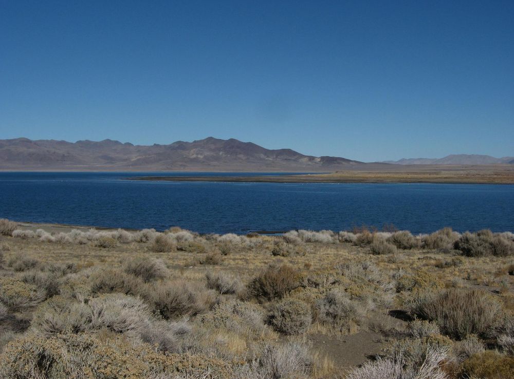 File:Pyramid Lake, Nevada (8) (4135050074).jpg - Wikimedia Commons