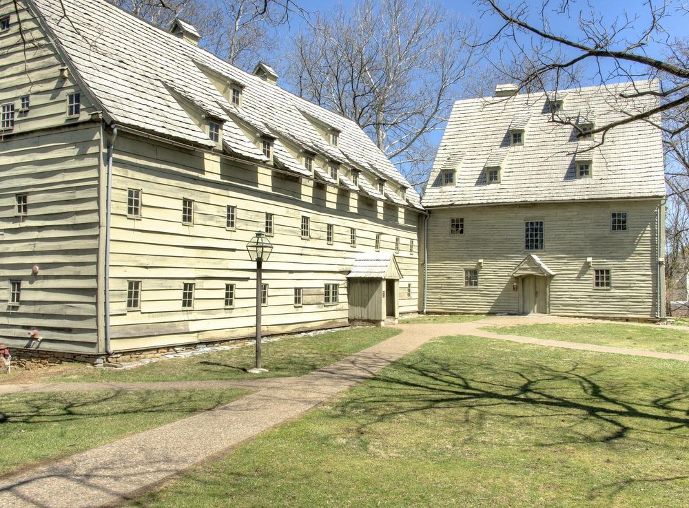 File:Main buildings of Ephrata Cloister.jpg - Wikimedia Commons
