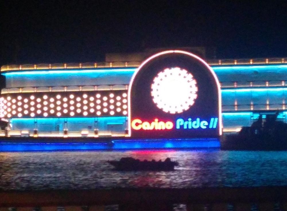 File:Casinos in the Mandovi river of Panjim, Goa, India. 1.jpg - Wikimedia  Commons