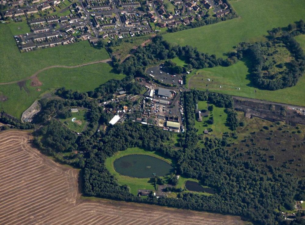 File:Five Sisters Zoo from the air - geograph.org.uk - 6269257.jpg -  Wikimedia Commons