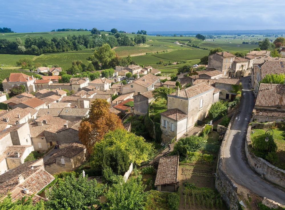File:Saint-Émilion and Vineyards.jpg - Wikimedia Commons