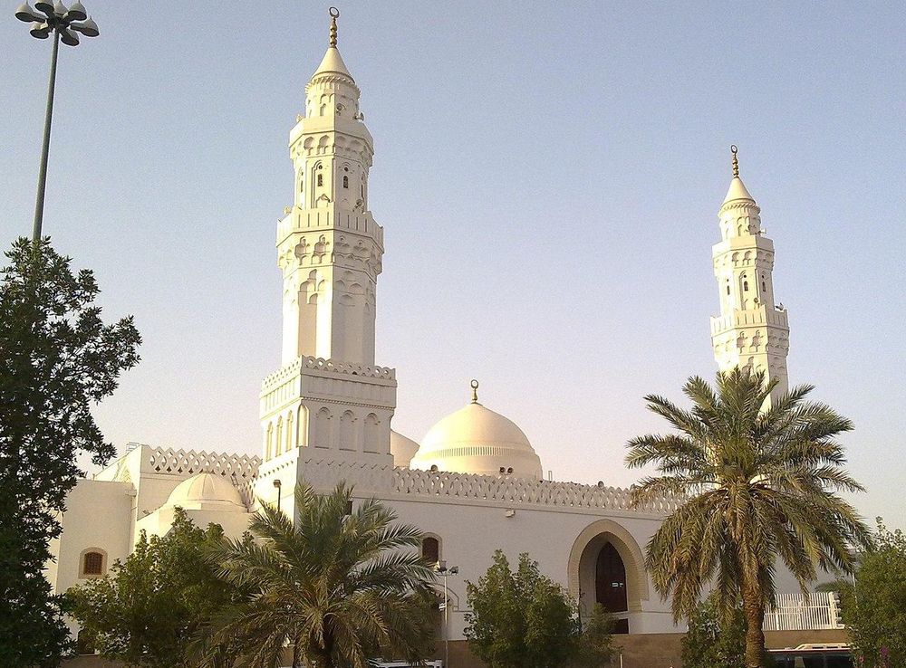 File:Masjid al-Qiblatain.jpg - Wikipedia