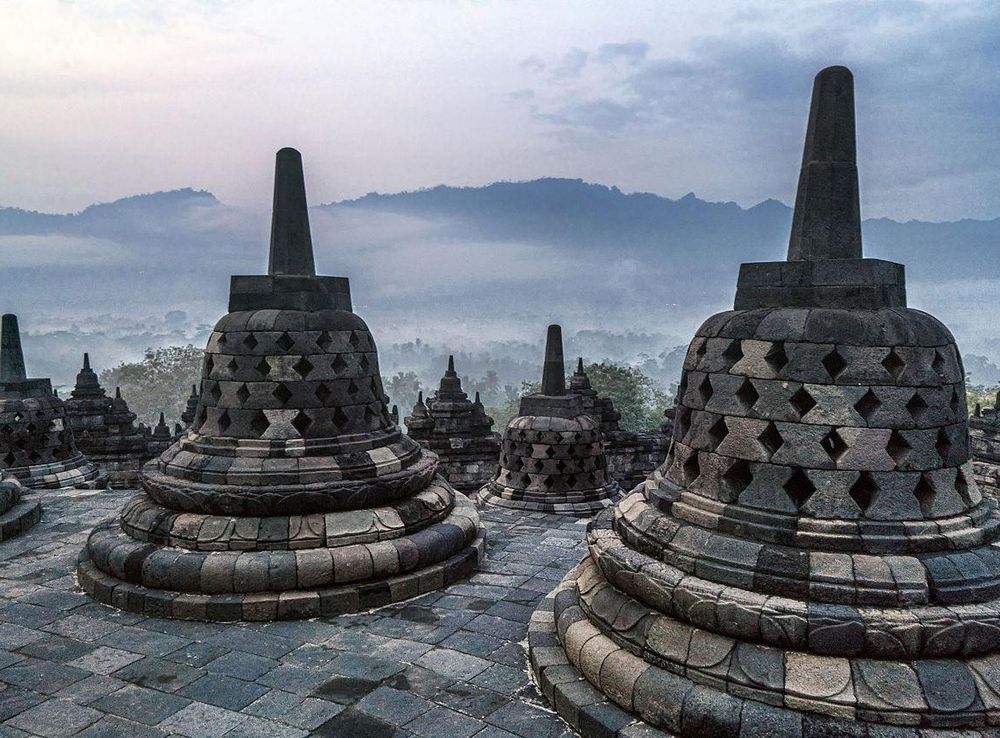 File:Borobudur Temple Complex 1.jpg - Wikimedia Commons
