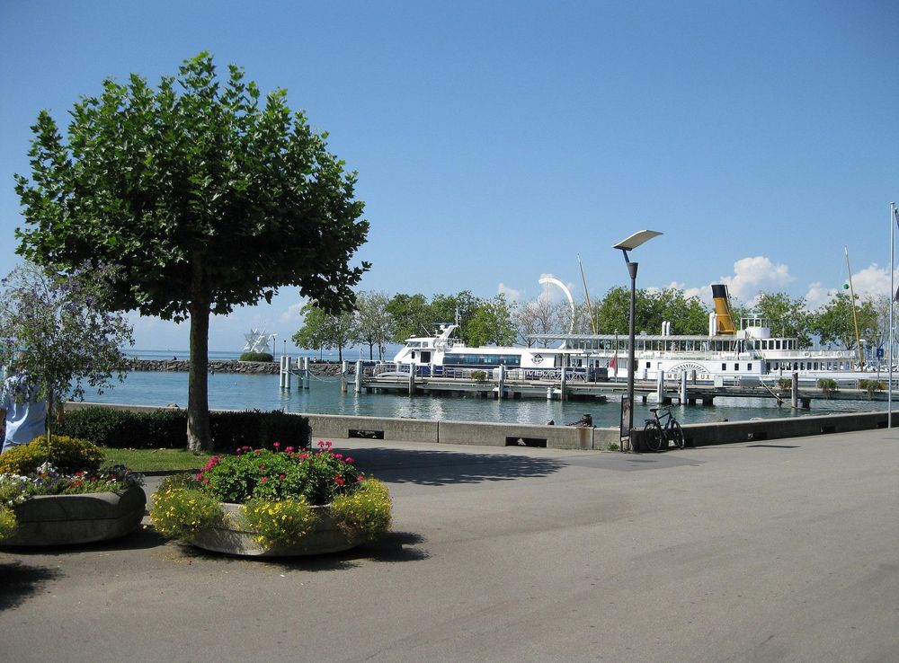 File:2009-08-27 Lake Geneva 450.JPG - Wikimedia Commons