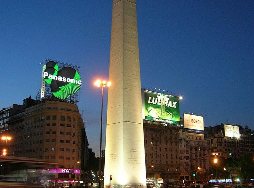 File:Obelisk at night.JPG - Wikipedia