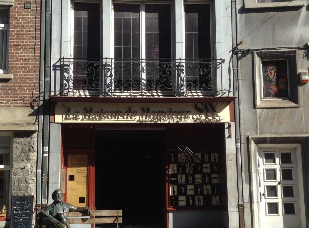File:Maison de Monsieur Sax - 01 (cropped).JPG - Wikimedia Commons
