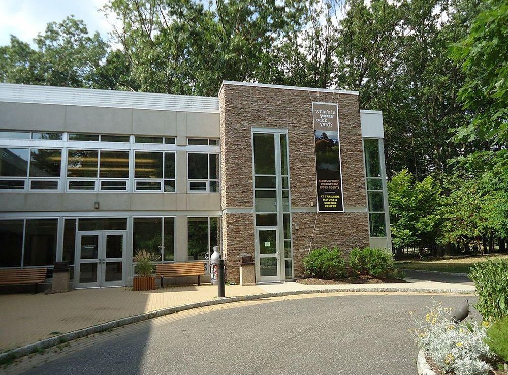 File:Trailside Nature & Science Center exterior view.jpg - Wikimedia Commons