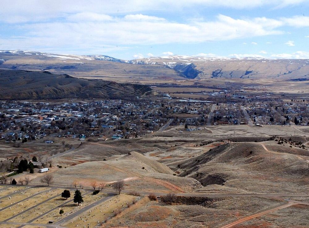 File:Thermopolis viewed from Roundtop Mountain.JPG - Wikipedia
