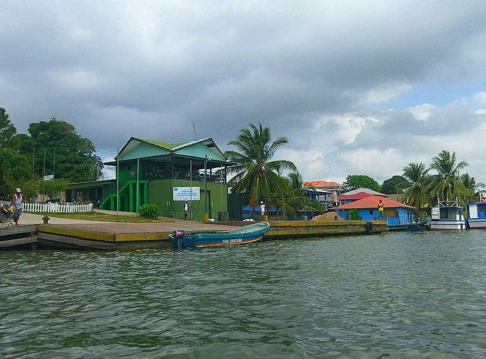 Archivo:Municipal wharf of pearl lagoon.jpg - Wikipedia, la enciclopedia  libre