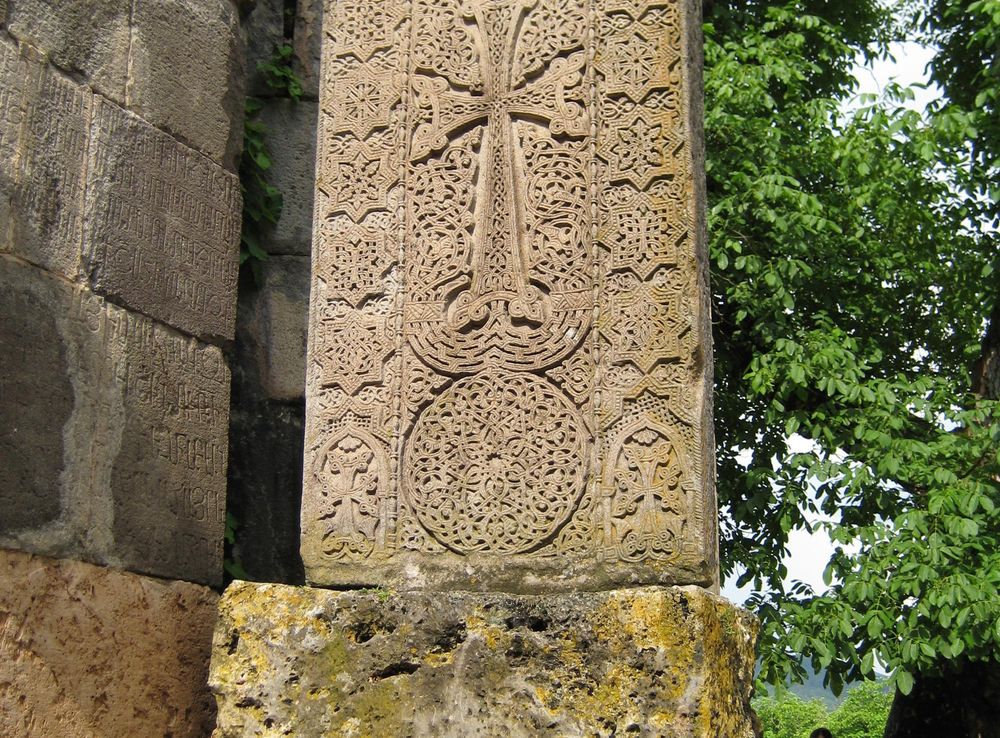 File:Khachkar-raffi kojian-IMG 0513.JPG - Wikimedia Commons