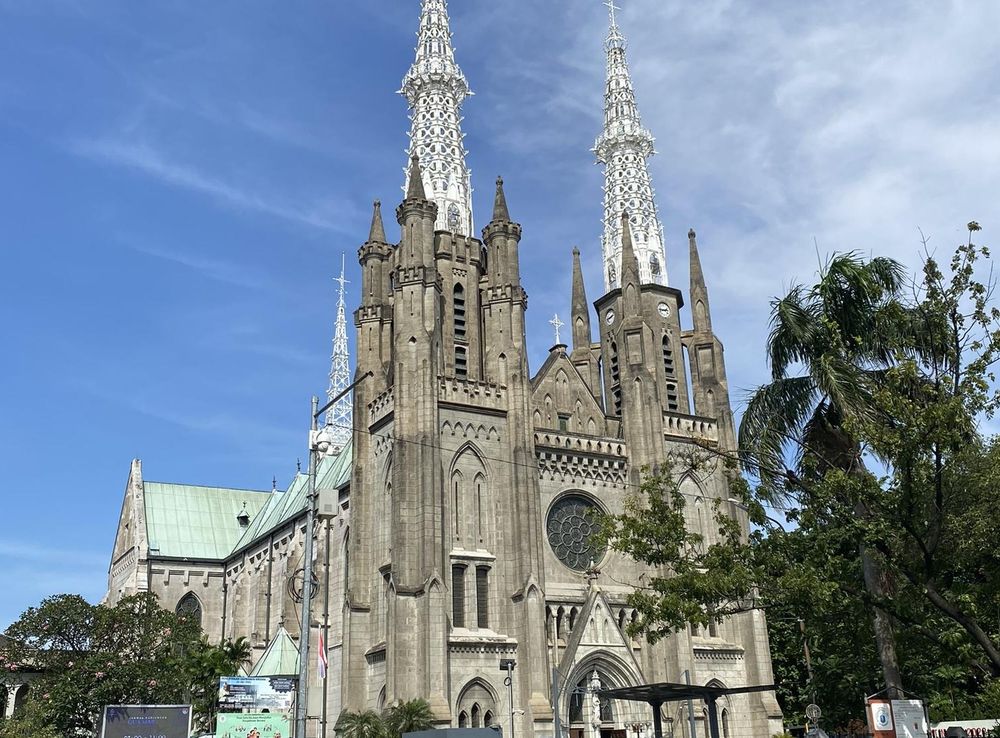 File:Katedral Jakarta (cropped).jpg - Wikipedia