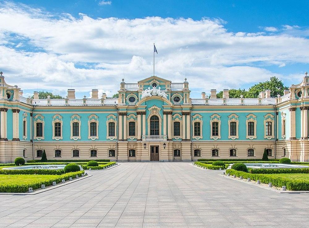 File:Маріїнський палац в Києві (cropped).jpg - Wikipedia