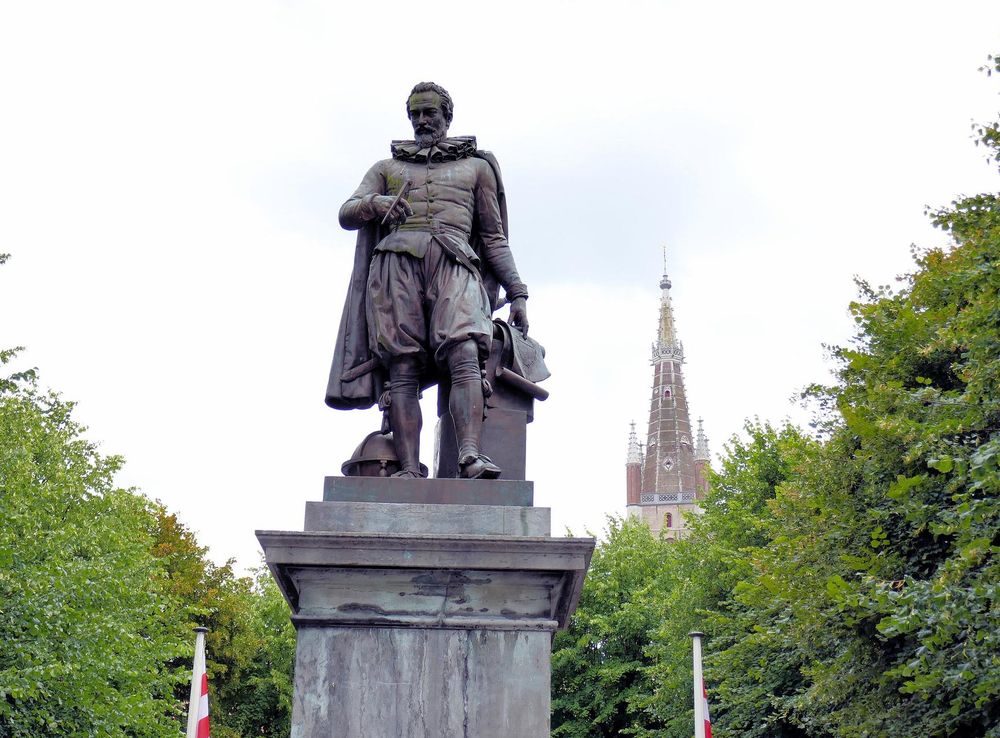 File:Cvs1010066 - Brugge, Beeld van Simon Stevin.jpg - Wikimedia Commons