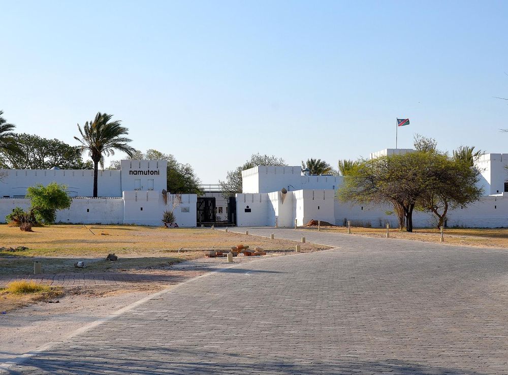 File:Fort Namutoni, Etosha National Park (2014).jpg - Wikimedia Commons
