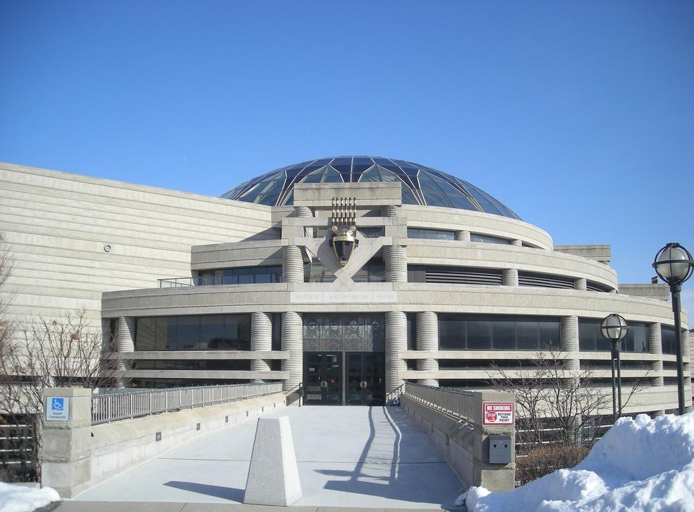 File:Charles H. Wright Museum 2011 5.JPG - Wikimedia Commons
