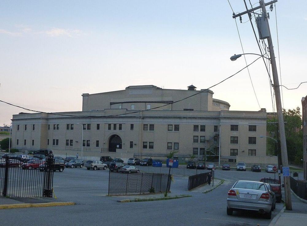 File:Lowell Memorial Auditorium and Merrimack Repertory Theatre; Lowell,  MA; east (back) side; 2011-08-20.JPG - Wikimedia Commons