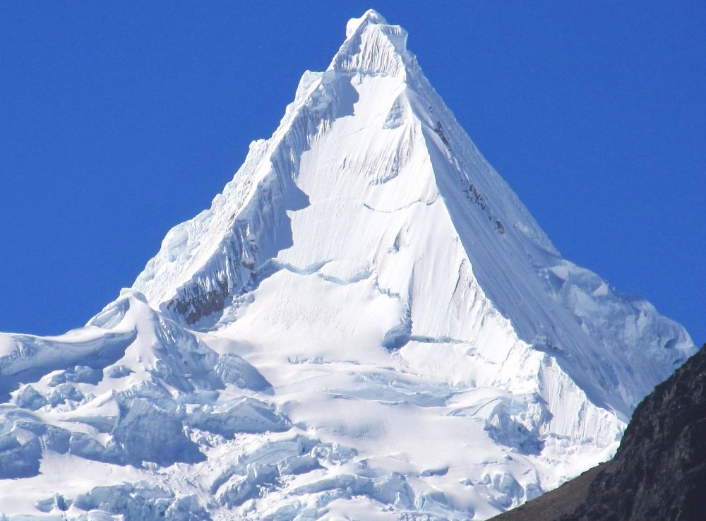 File:Alpamayo 12.jpg - Wikimedia Commons