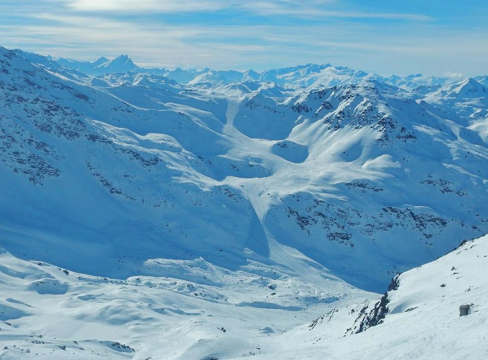 File:Les 3 Vallées, View from Mont du Vallon - panoramio (2).jpg -  Wikimedia Commons