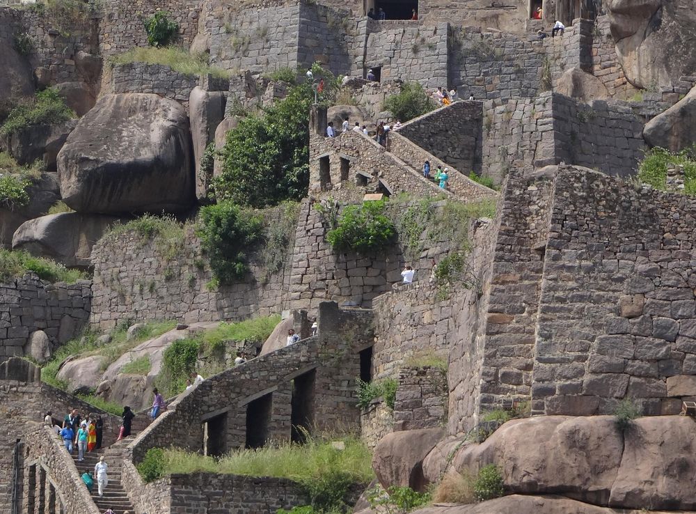 File:Steps to reach the top of the fort.JPG - Wikimedia Commons