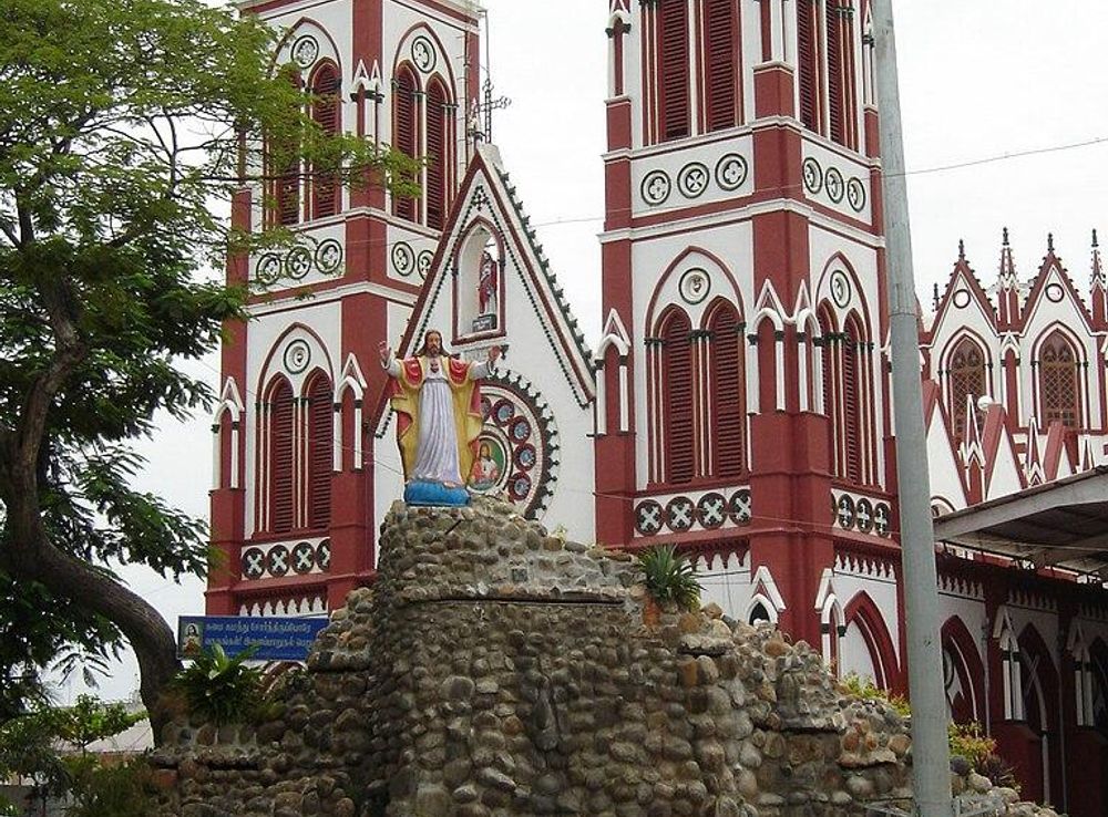 File:Puducherry Sacred Heart Cathedral 2.JPG - Wikipedia