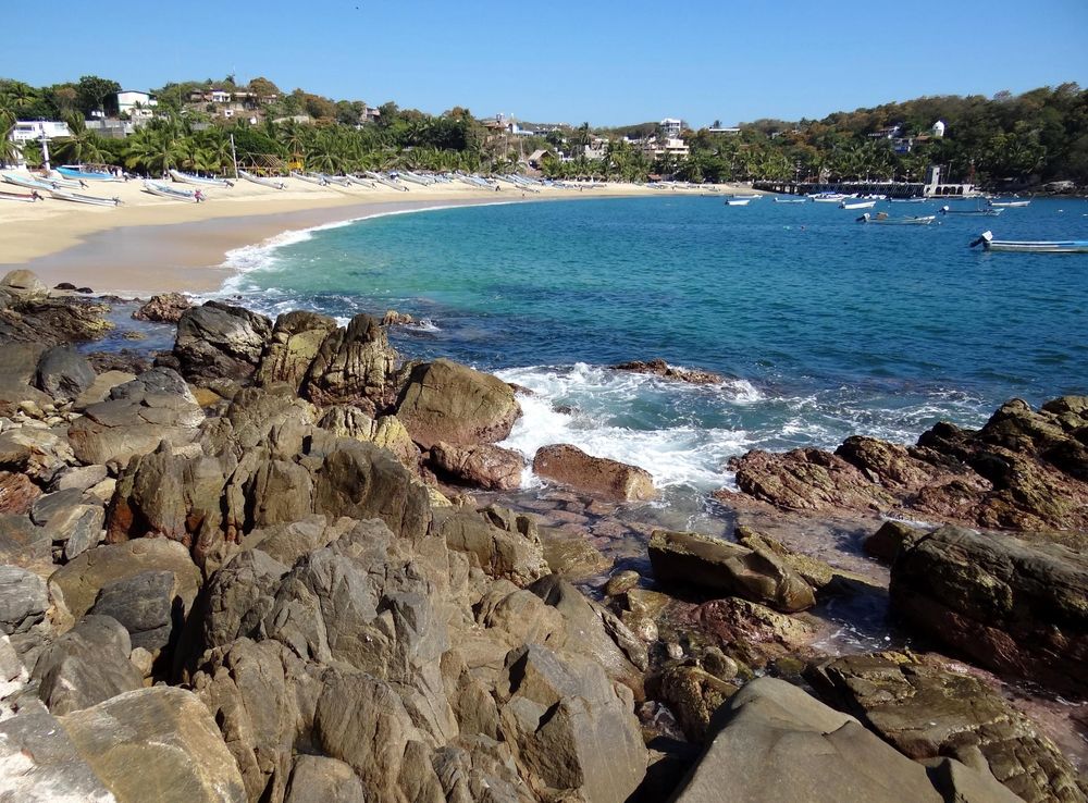 File:Beach Scene - Puerto Angel - Oaxaca - Mexico - 05 (6522781853).jpg -  Wikimedia Commons