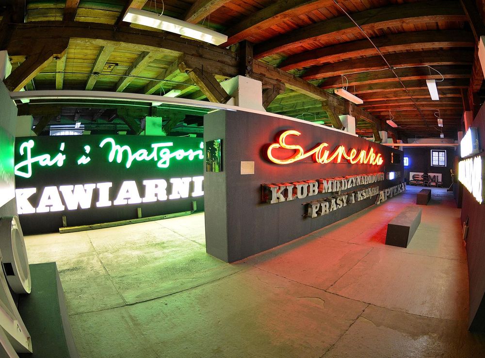 File:Neon Museum Warsaw 05.JPG - Wikimedia Commons