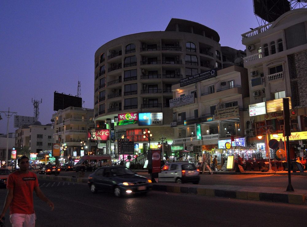 File:Hurghada at Night No 17..JPG - Wikimedia Commons