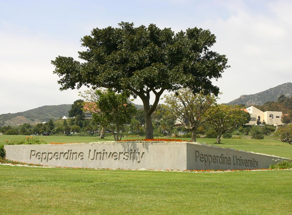 File:Pepperdine University Malibu Canyon Entrance Gate.JPG - Wikipedia