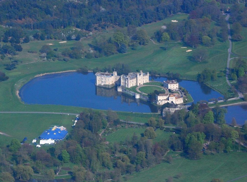 File:Leeds Castle aerial view.jpg - Wikimedia Commons