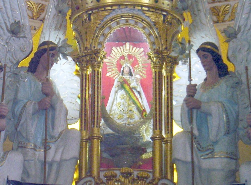 File:Virgen María de Urqupiña Quillacollo.JPG - Wikimedia Commons
