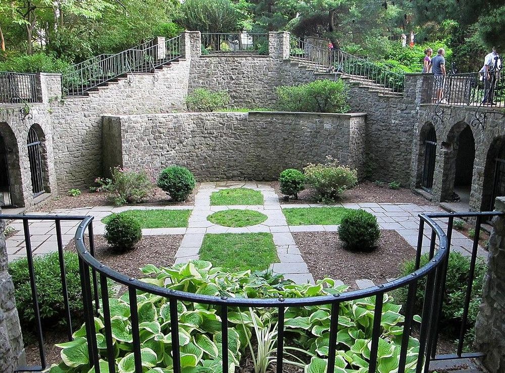 File:The Sunken Gardens at Warner Castle 02.JPG - Wikimedia Commons
