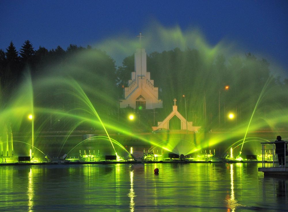 File:Utena, muzikālās strūklakas- Musical fountains in Utena, Lithuania -  panoramio (1).jpg - Wikimedia Commons