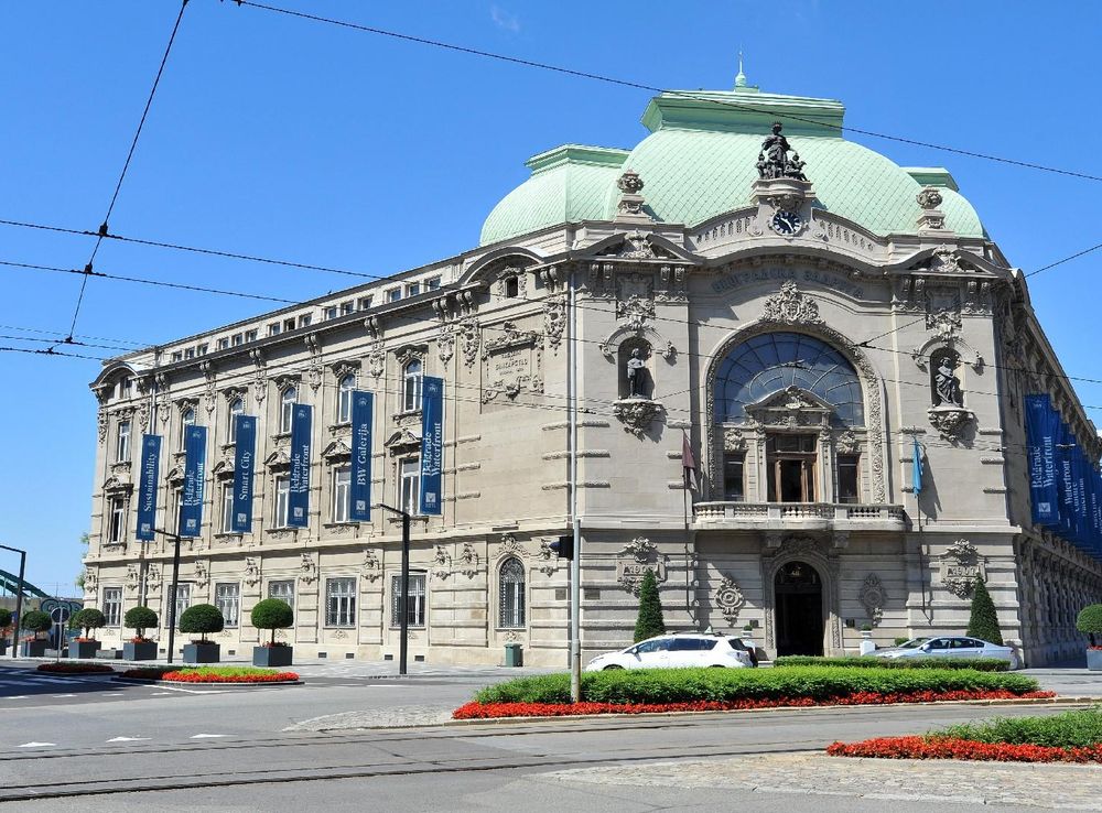 File:Belgrade Cooperative, front view.jpg - Wikimedia Commons