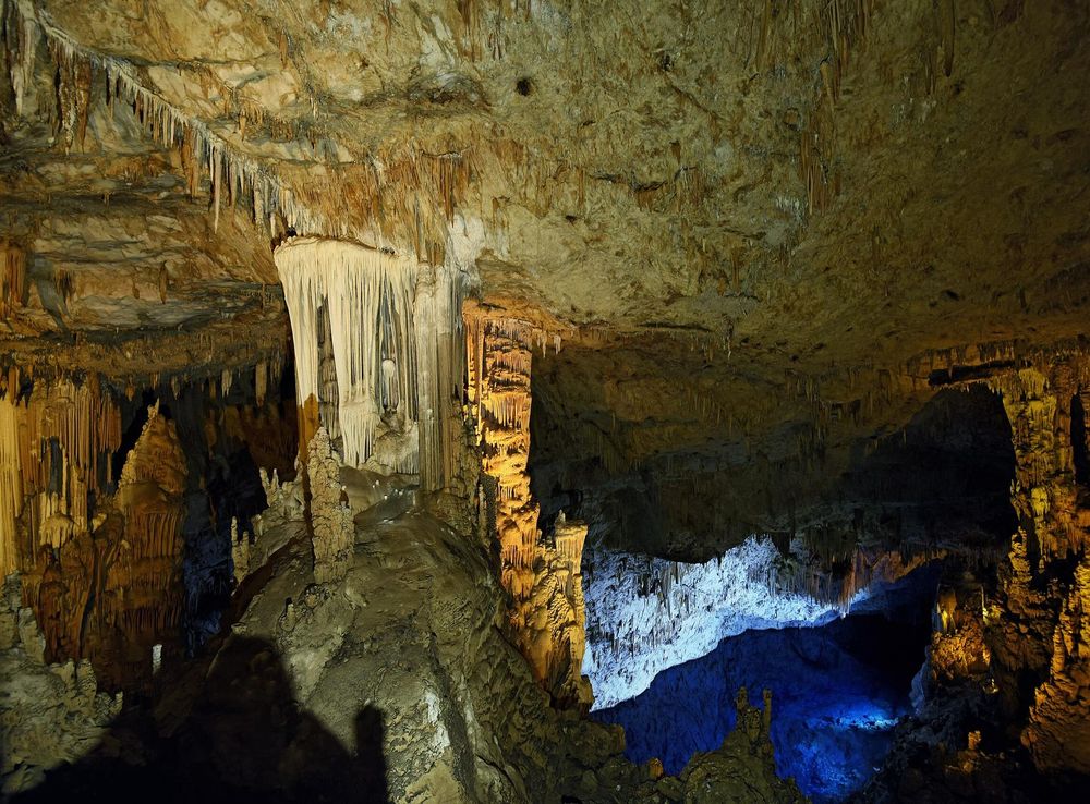 File:Gilindire Cave and The Lake Inside Under The Sea Level.jpg - Wikimedia  Commons
