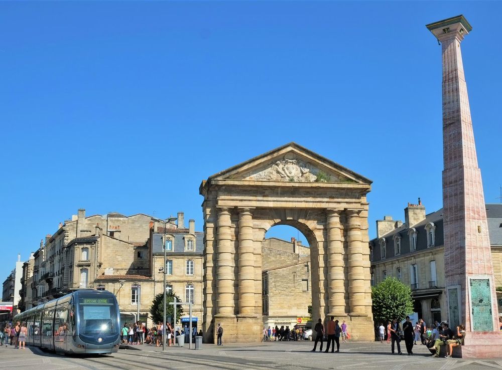 File:021 - Place de la Victoire - Bordeaux.jpg - Wikimedia Commons