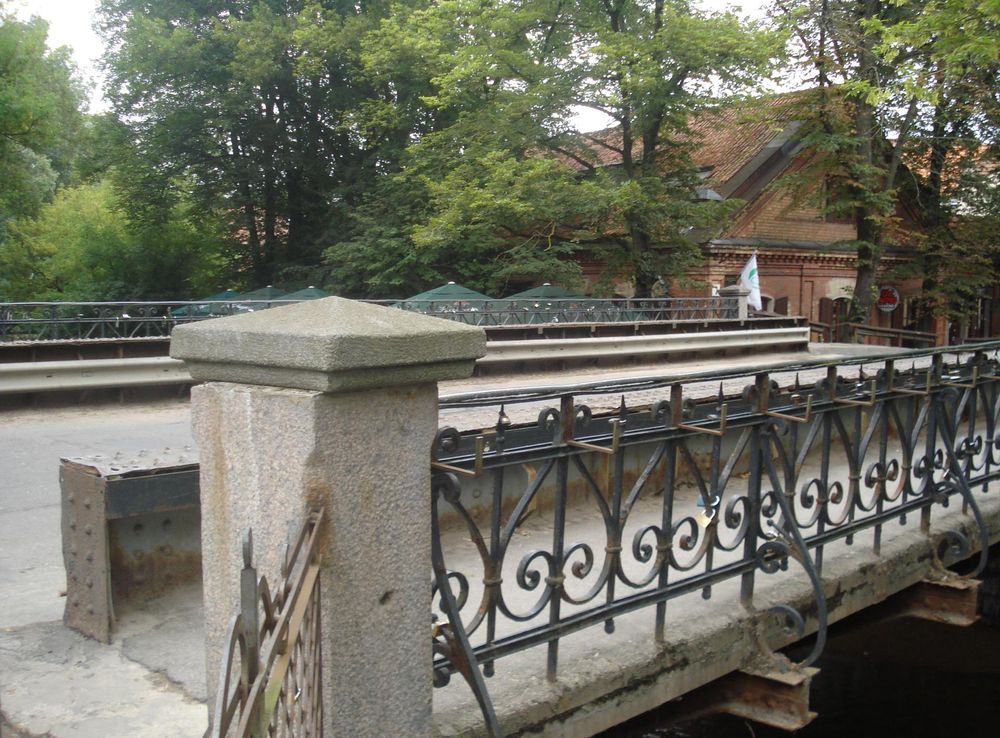 File:Uzupio bridge in Vilnius.JPG - Wikimedia Commons