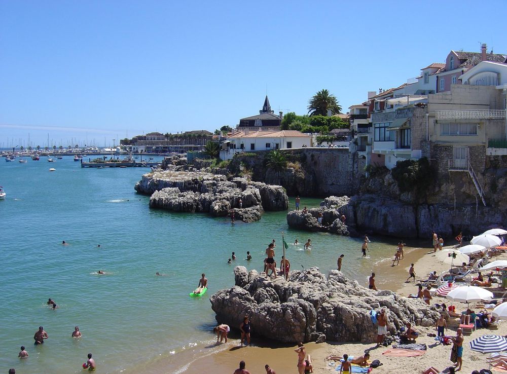 File:Cascais beach 02.JPG - Wikimedia Commons