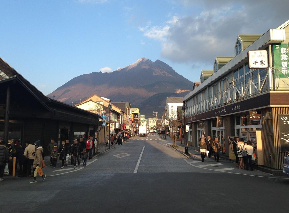 File:View of Mount Yufudake and Yufuin Onsen Street in front of Yufuin  Station.JPG - Wikimedia Commons