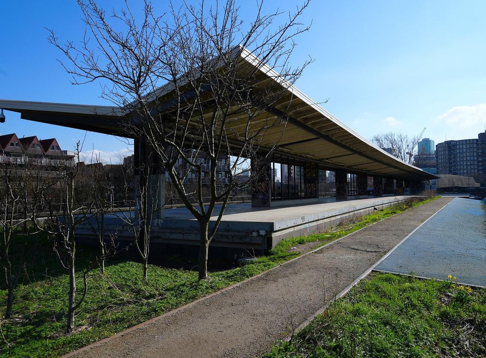 File:Luchtpark Hofbogen - Agniesebuurt - Noord - Rotterdam - former railway  platform - 2024 - pic1.jpg - Wikimedia Commons
