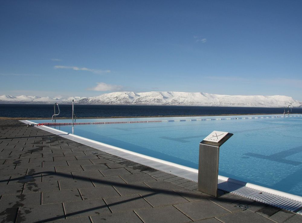 File:Hofsos, swimming pool.JPG - Wikimedia Commons