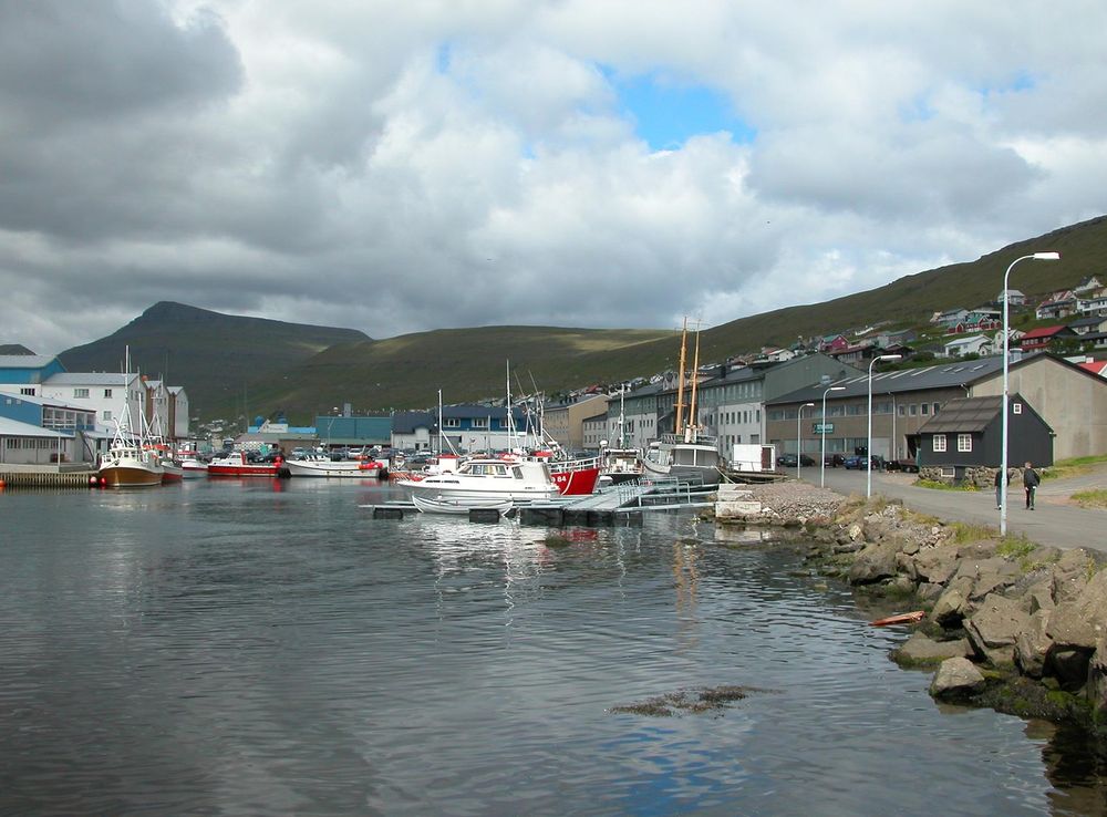 File:Harbour of Runavík, Faroe Islands.JPG - Wikimedia Commons