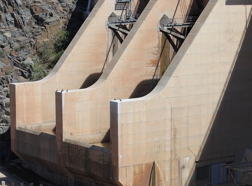 File:Naute Damm Namibia anagoria.JPG - Wikimedia Commons