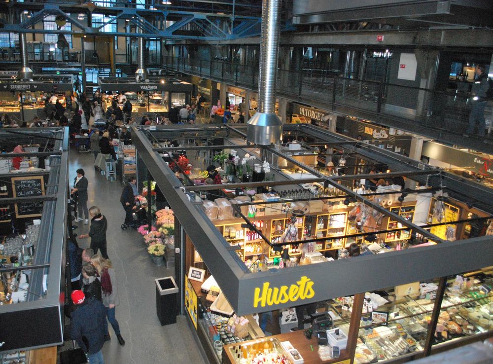 File:Mathallen Oslo sett fra annen etasje.JPG - Wikimedia Commons