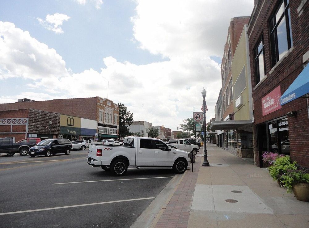 File:Downtown Emporia, KS.JPG - Wikipedia