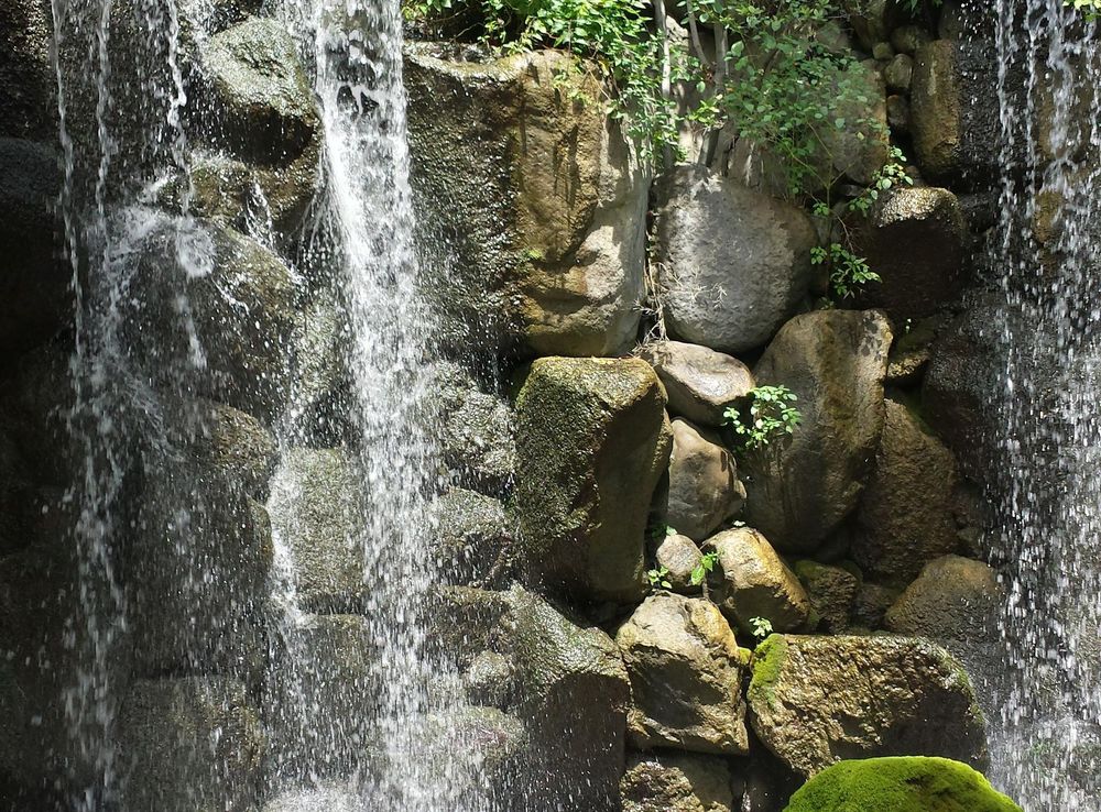 File:Anderson Japanese Gardens waterfall.jpg - Wikimedia Commons