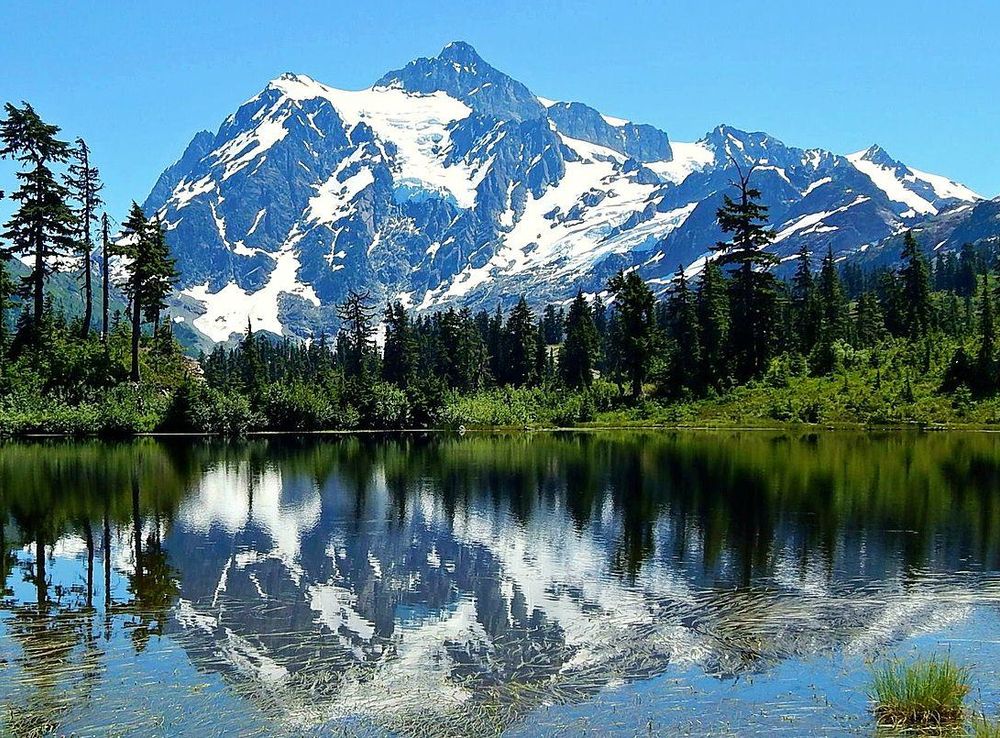File:Mount Shuksan reflected in Picture Lake.jpg - Wikimedia Commons