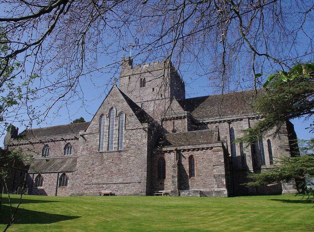 File:Brecon Cathedral (5726564531).jpg - Wikimedia Commons