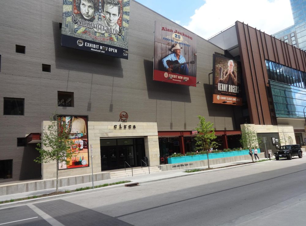 File:Country Music Hall of Fame, 5th Ave side 2.JPG - Wikimedia Commons