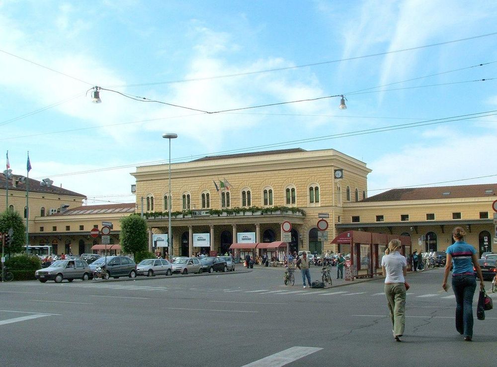 File:Bologna-Stazione Centrale-DSCF7236.JPG - Wikimedia Commons